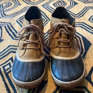 Sorel short rain boots